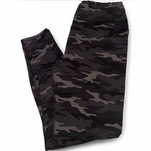 Maurices Black and Gray Camouflage Womens Leggings